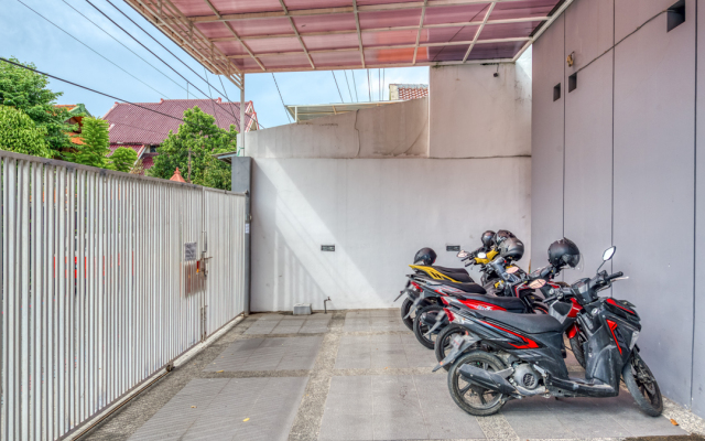 RedDoorz near Surabaya Zoo