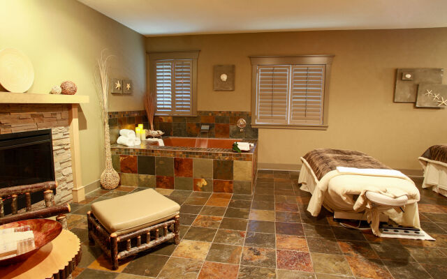 Tigh-Na-Mara Seaside Spa Resort