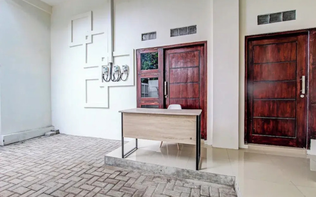 Super OYO 91816 Griya Putih