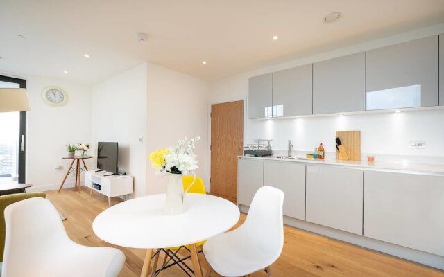 Modern 2 bed for 4 Guests - 15 Mins to LDN Bridge!