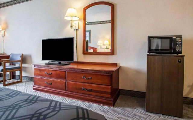 Rodeway Inn & Suites Milwaukee Airport