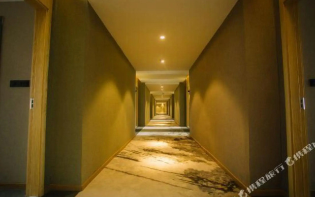 Xinyue Hotel (Liaobu Wanrun Plaza)