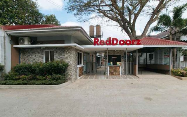RedDoorz Premium @ Trece Indang Road