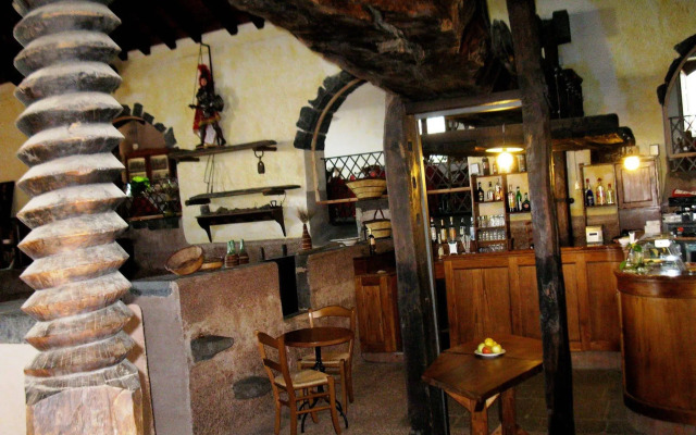 La pietra antica O' munti