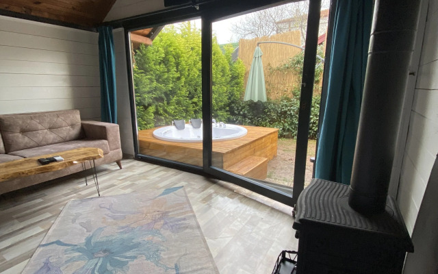 Adesa Bungalow Hotel