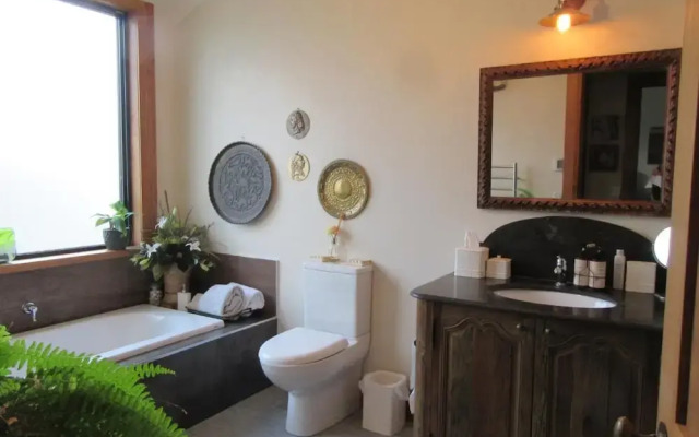 Redwood Valley B & B