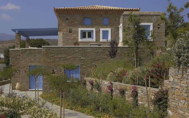 Luxury Villa By The Beach by VillaRentalsgr
