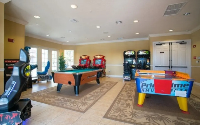 Penthouse Utopia 3 Bedroom Condo by RedAwning