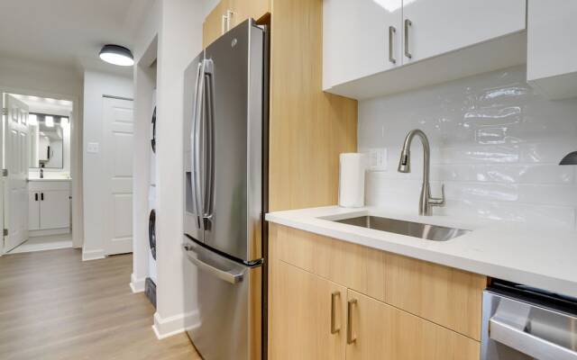 Modern & Charming Apt With Rooftop