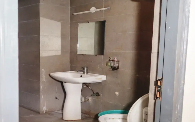 Noida Grand 121 by F9 Hotels
