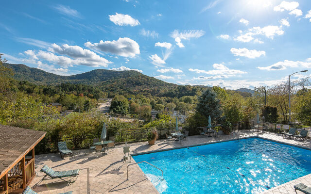 Holiday Inn Asheville East-Blue Ridge PKWY, an IHG Hotel