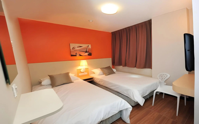 Station Eight Inn – Guest Rooms – Ipoh