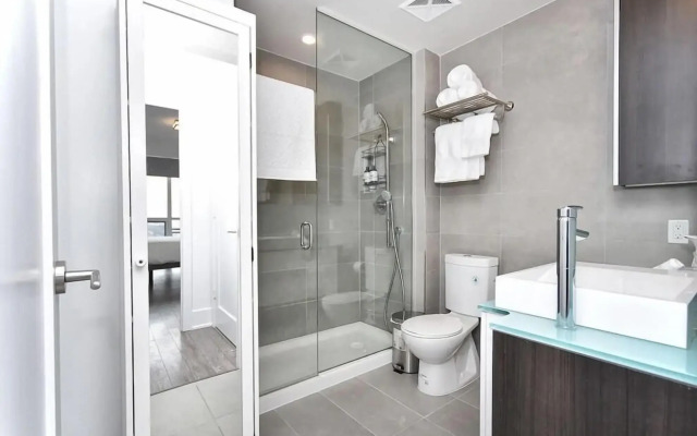 Life Suites Loft - CN Tower