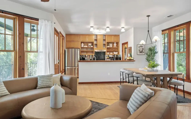 Urban Cowboy Villas - Heart of 704