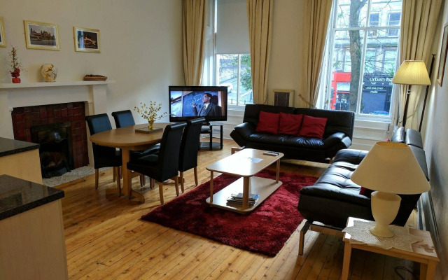 Kelvin Apartment