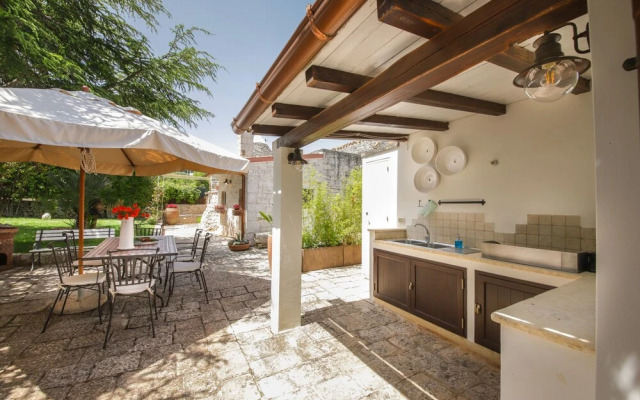TD Dimora di Genna Trulletto with Lush Garden Pool