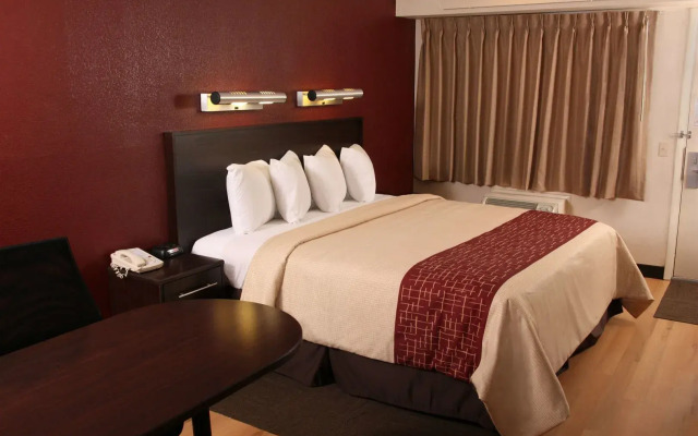 Red Roof Inn PLUS+ West Springfield