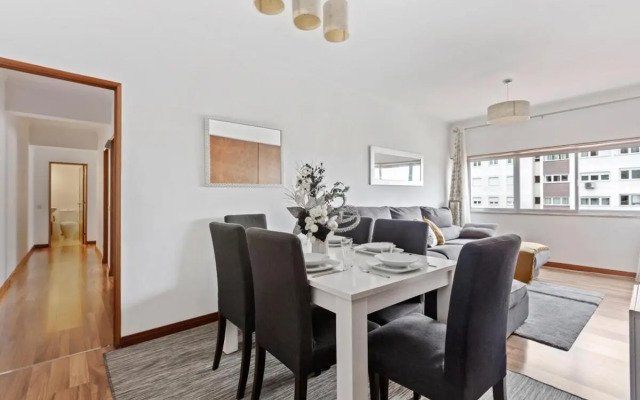 Spacious 3 Bedroom Apartment in Lisbon, Lisbon