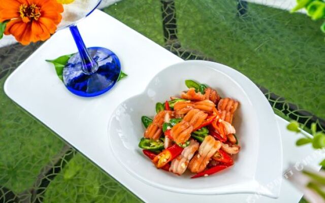 Zhenbaoding Hotel (Leshan Jiaxing Road Food Street Store)