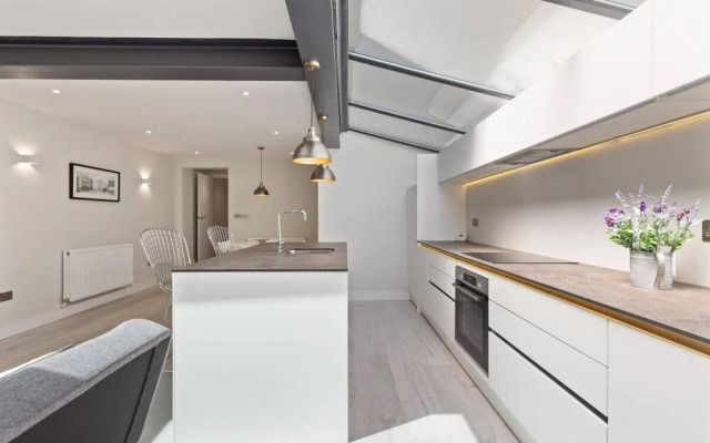 Elegant 2 Bed Apt W/patio nr West Hampstead