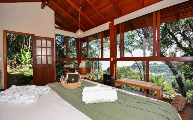 Charmosa Suíte em Sambaqui