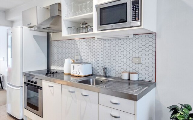 Chic 3 Bedroom City Central with Parking