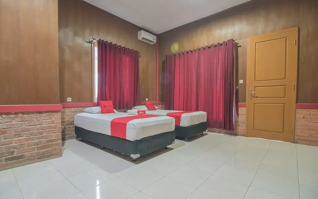 RedDoorz Plus @ Lodaya Gunung Geulis Puncak