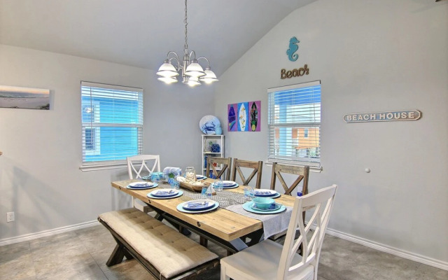 Blue Pineapple House