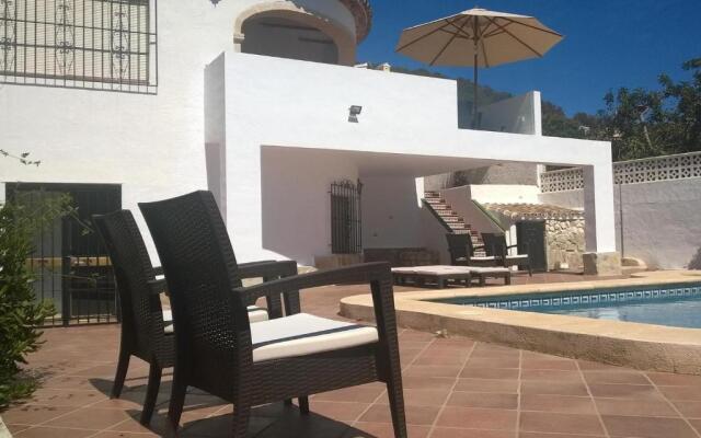 Villa up to 8 sleeps 4 bedrms 2