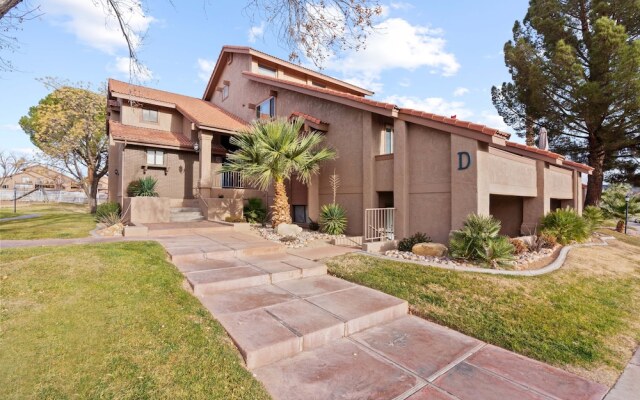Hikers Hideaway Cozy Resort Condo w/ Pool & More