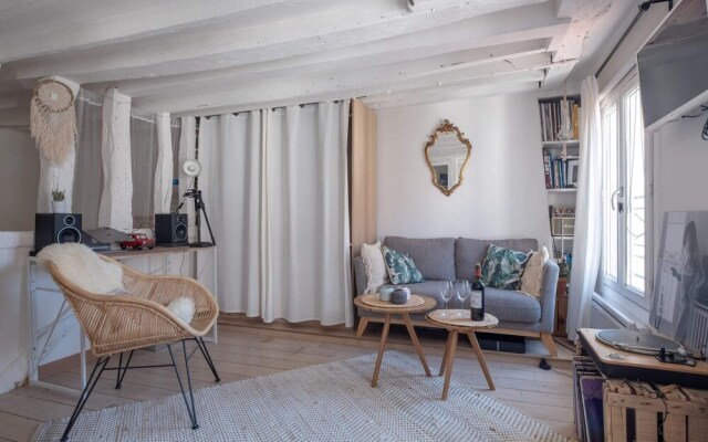 Stylish Apartment for 2 in the Heart of Paris