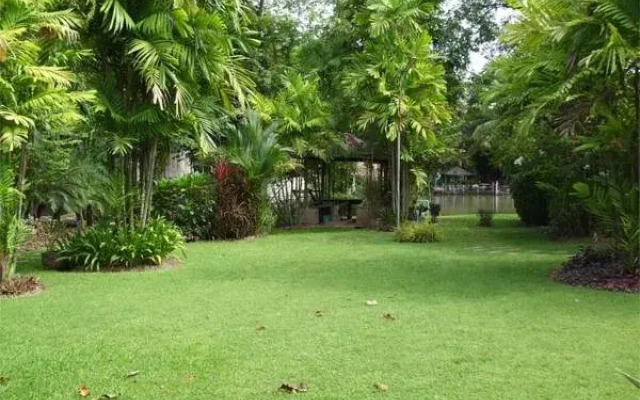 Suwan Guesthouse & Resort