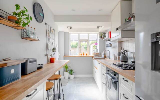 Modern & Spacious 3BD House - Canning Town