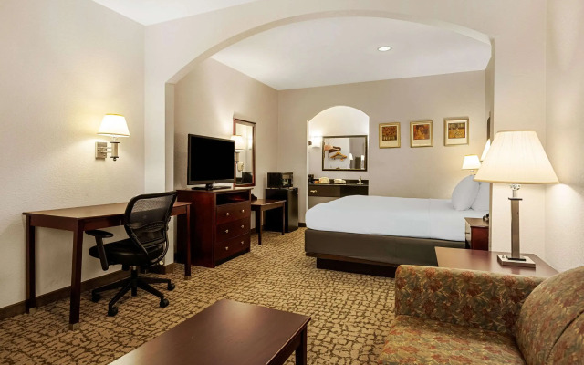 Quality Inn & Suites