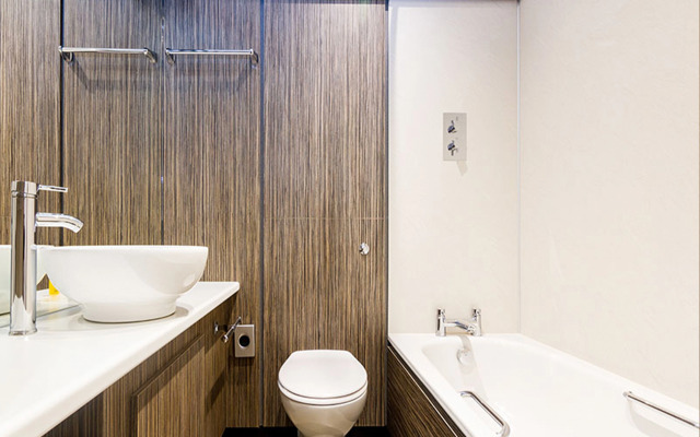 White Hart Hotel & Apartments