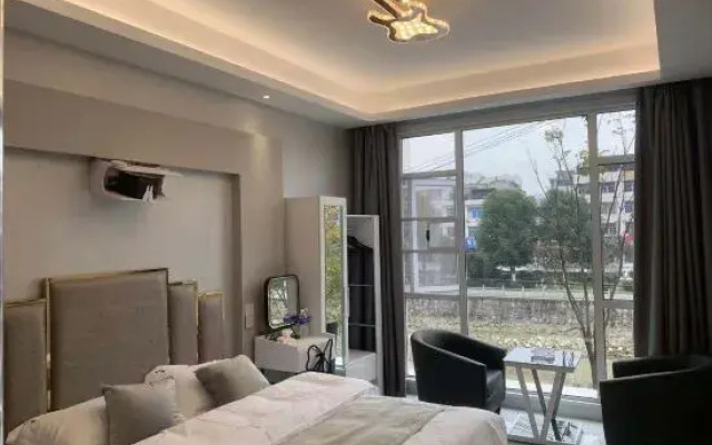 Tongcheng Siwei Film Hotel