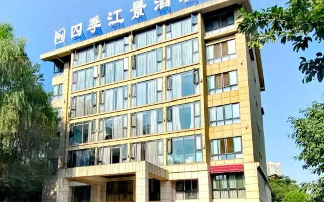 The Four Seasons of Riverview Hotel