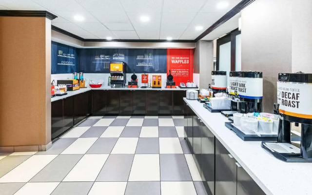 Hampton Inn & Suites Tulsa-Woodland Hills Hotel