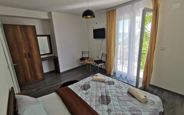 GOPO Guesthouse Elshani