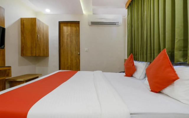 OYO 70998 Hotel Safari Inn
