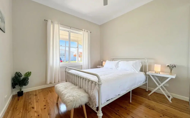 3-bed Coastal Haven With Alfresco Dining & BBQ