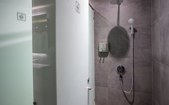 H-Ostel - Adults Only