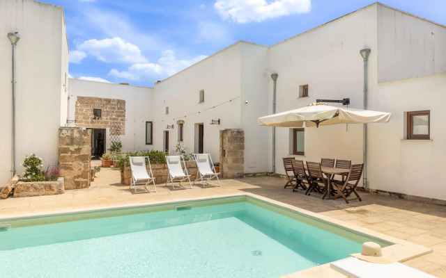 Early 20Th Centruy House & Pool