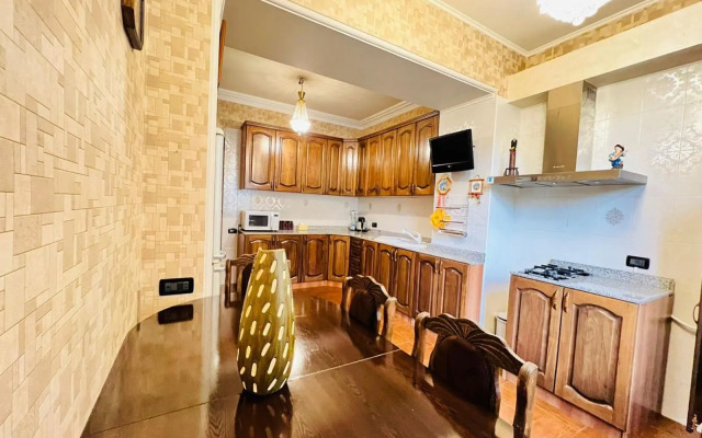 SPACIOUS Apt in Yerevan with JACUZZI Near Opera