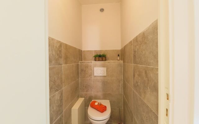 Le Williams AP4177 by Riviera holiday Homes