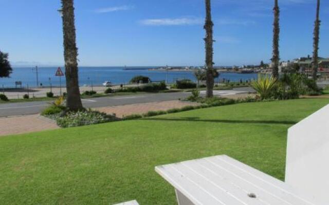 Point Village Accommodation - Santos 7