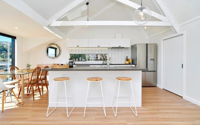 Akaroa Harbour View - Christchurch Holiday Homes