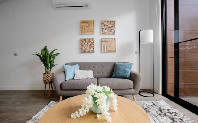 Elegant Stylish Living@mooneeponds Wifi/parking