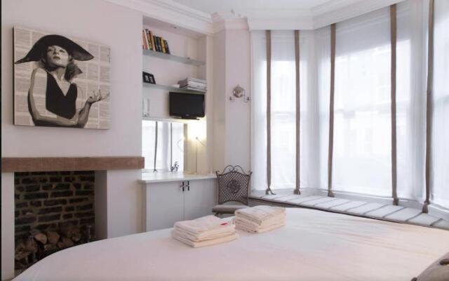 Stylish One Bedroom Chelsea Apartment