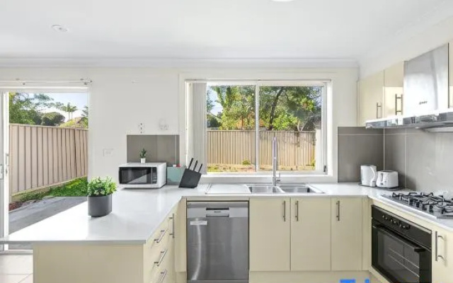 Relaxing Rooms – Walking Distance to Shops & Transport – Kitchen – Sydney